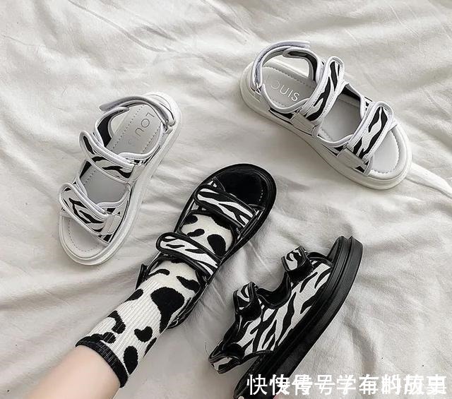脚型 是时候穿凉鞋了!今年流行这几款,清凉显脚小!