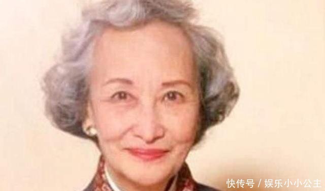 苦中作乐|郭婉莹住7平方米小破屋，穿旗袍喂猪、扫厕所，也能苦中作乐