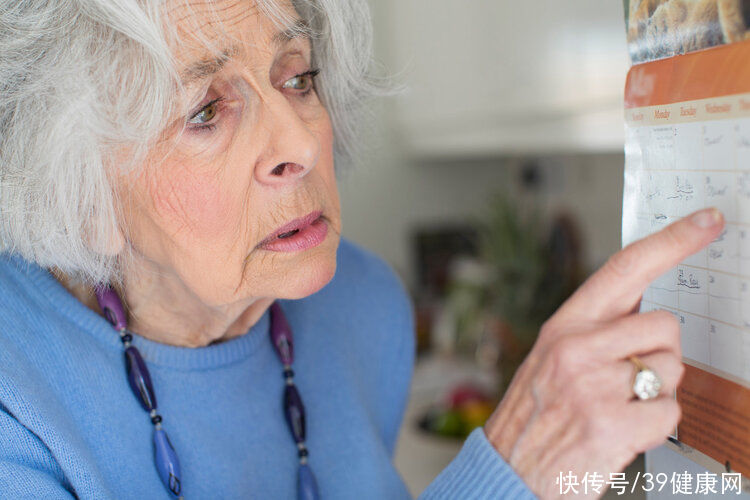 fd大脑最怕你这么睡，痴呆几率会增加！专家：睡够最佳时间就行了