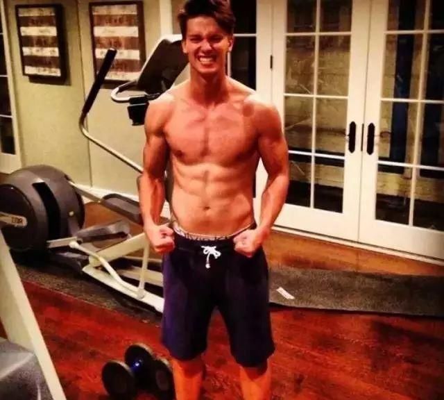 两个儿子|守灵小伙看到女尸太漂亮，一时没忍住竟欺负了她，女尸活了