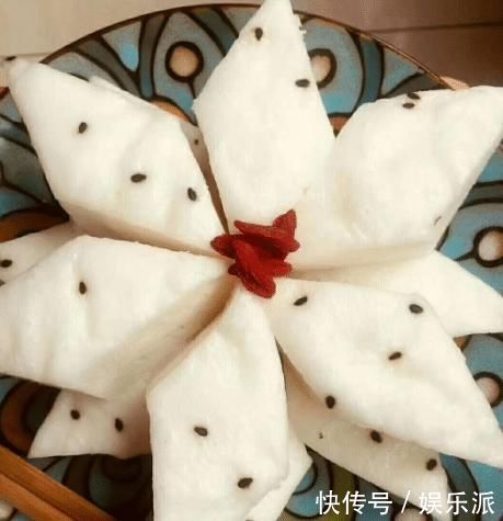 “懒人版”发糕,鸡蛋加面粉,简单搅一搅,做出来松软又香甜!