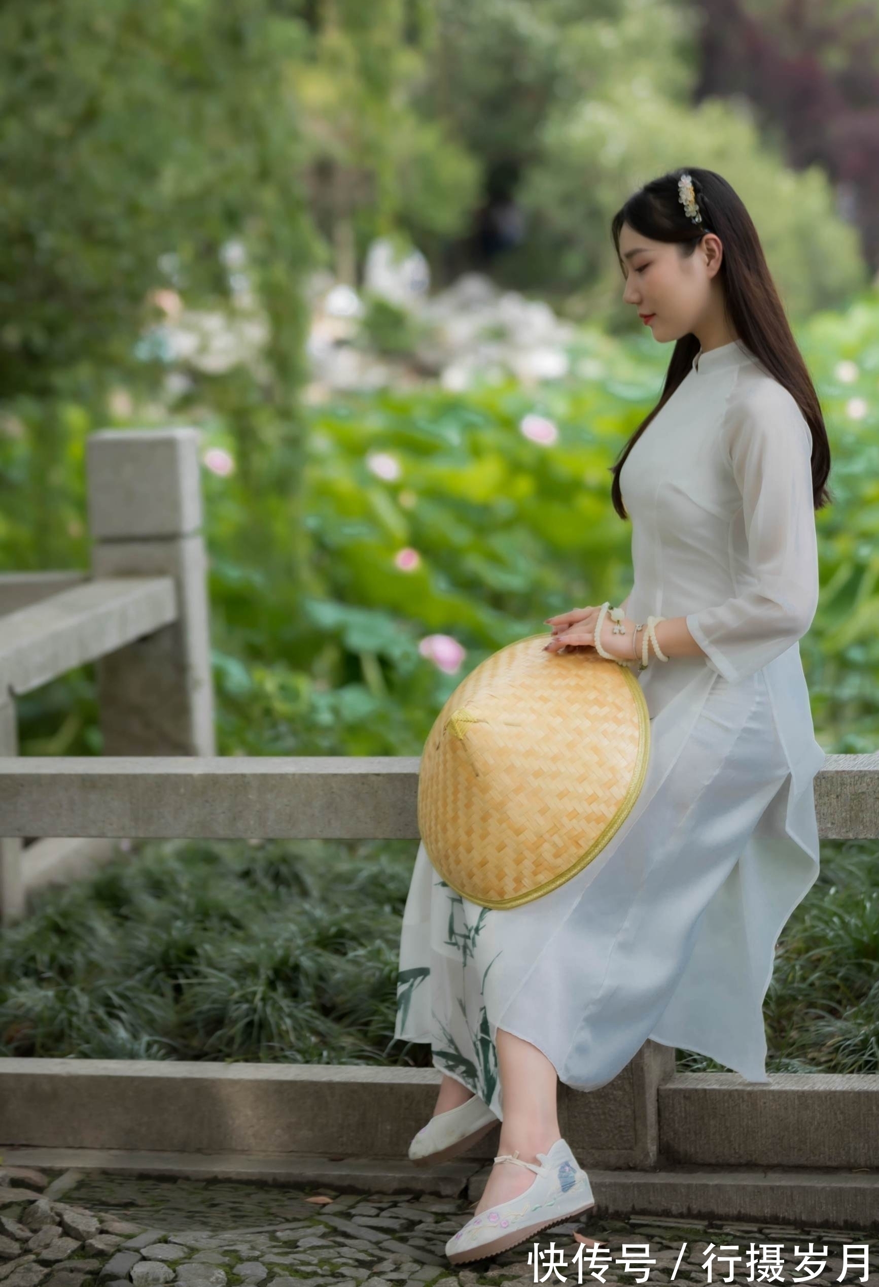 萧月$红尘轻浅,谁解离殇?两两相望,谁懂情长?紫陌飞花,谁怜残香?