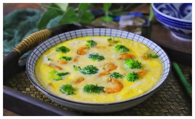 1盒豆腐，2个鸡蛋，教你豆腐好吃的做法，不炒不煮，全家都爱吃