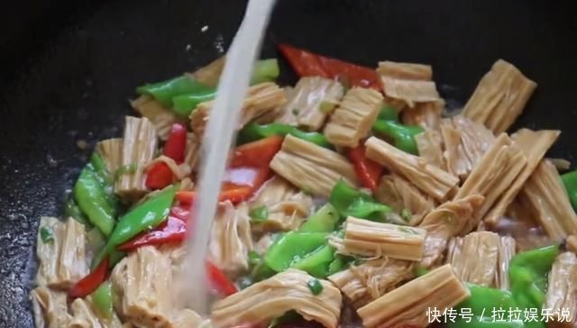 腐竹这样做才叫香,简单快速,入味下饭又解馋,不吃撑都停不下来