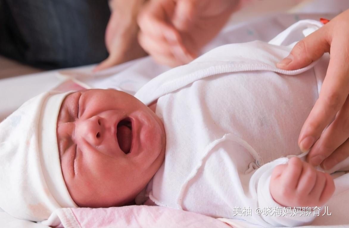 长牙痛|8个月宝宝哭闹不止,父母以为“长牙痛”,医生却皱眉说快转院