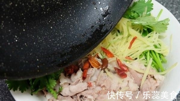 吃法|羊肉片“清新”吃法，开水煮完泼上油，原汁原味