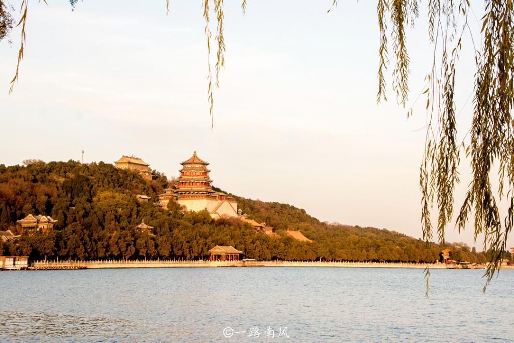 北京知名皇家湖泊，不叫北京湖，却叫昆明湖，仿杭州西湖打造