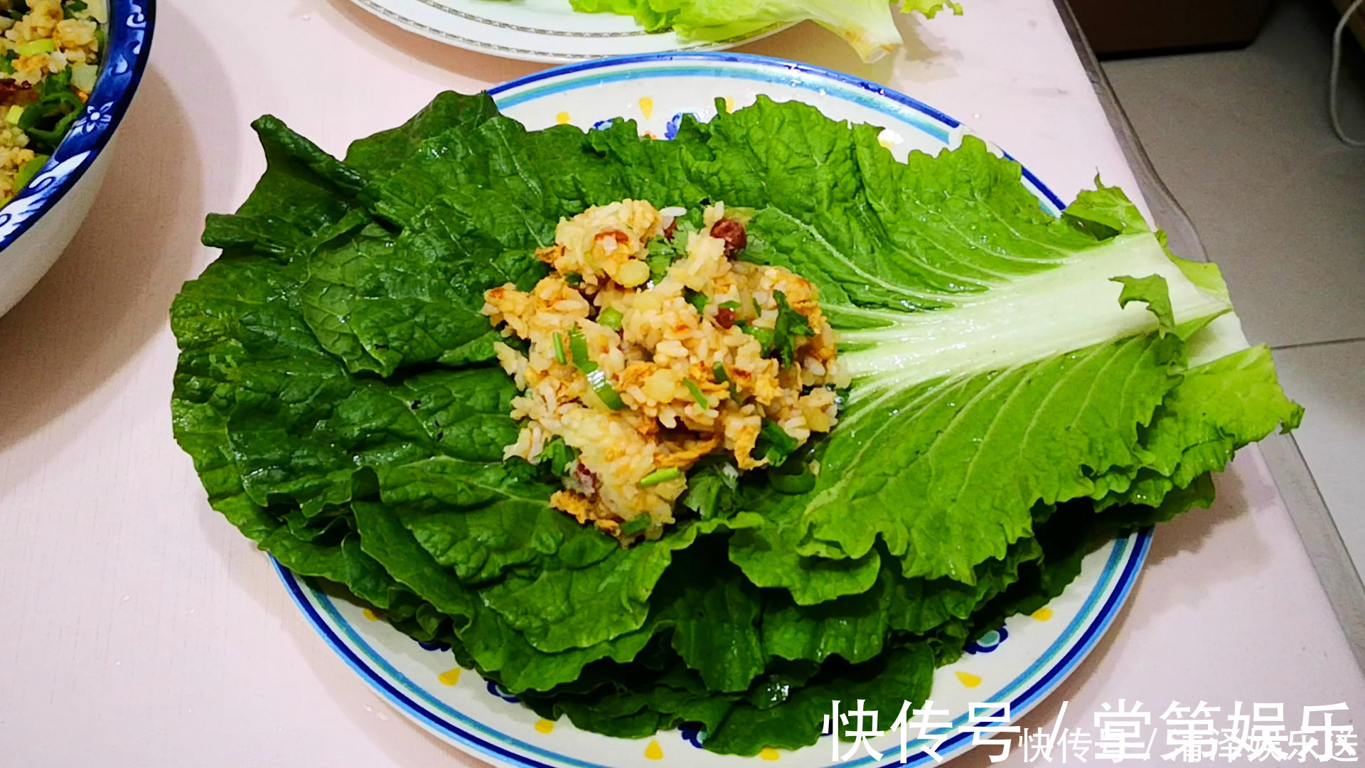 搅拌均匀|吃剩的米饭别再做蛋炒饭，教你农村特色吃法，一顿3个不够吃，香