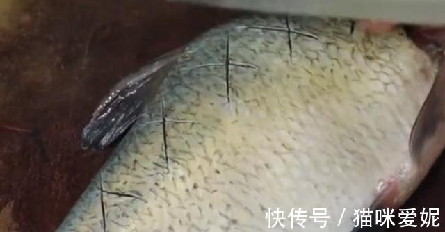 解馋|原来正宗的红烧鱼是这样做，大厨教你几个技巧，好吃解馋超下饭