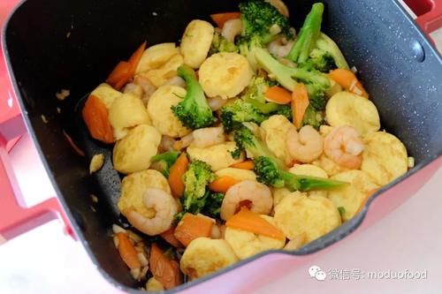  家里有老人和孩子，年夜饭推荐这道菜，做法简单营养好，清爽鲜嫩