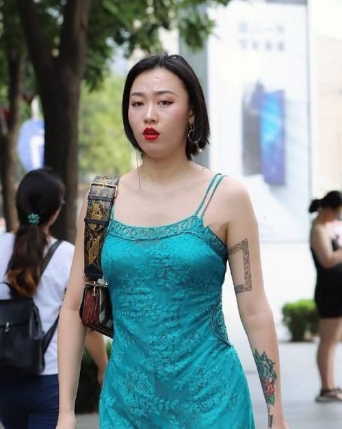 高跟鞋 提升女神般气质，修身的连衣裙，时尚气质满分！