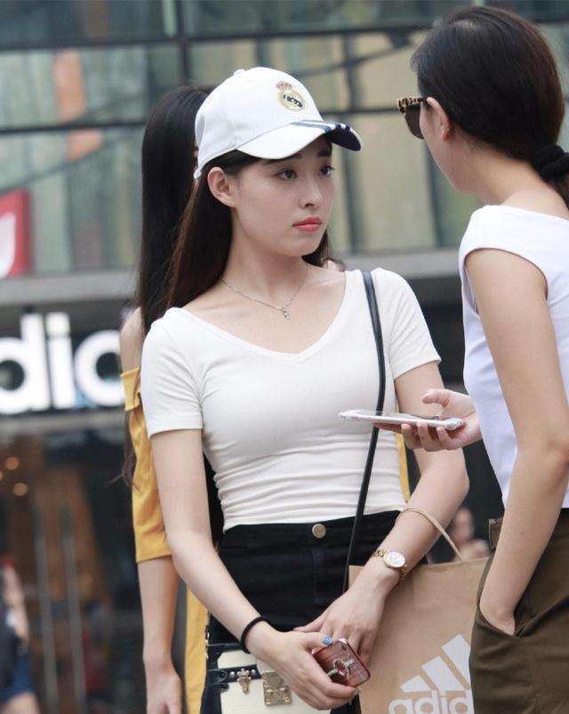 美女|街拍: 这种气质的美女, 看一眼就会想保护她