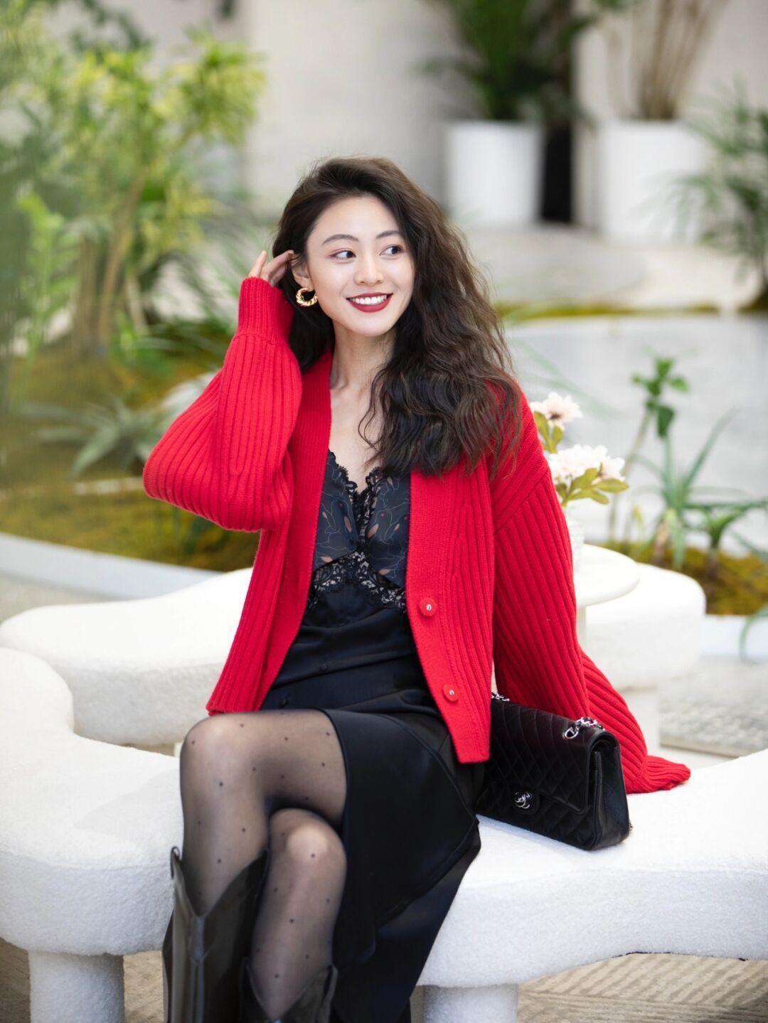 博主|气质是由内而外散发的,会穿“毛衣”很重要,美的像小姑娘