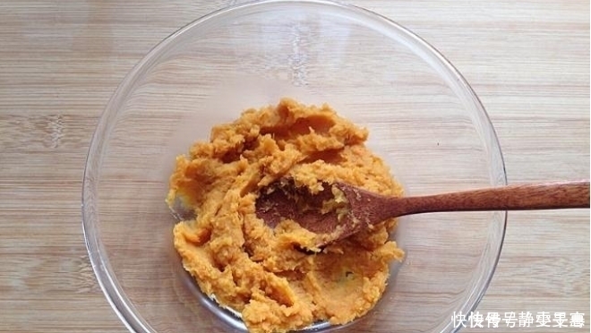 红薯怎么做才好吃，让大厨教你秘诀，内嫩外酥，家人都爱吃