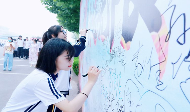 李荣|“后浪”奔涌写青春@潍坊文昌中学独家记忆