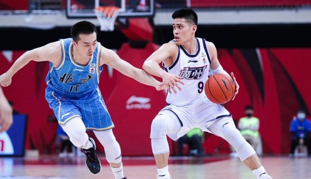 崔万军|CBA正式官宣!郭士强爱将完成续约,拒绝北京首钢挖人