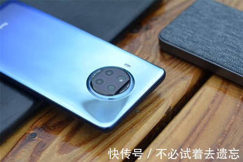 手机|一亿像素拍照手机降至1399,它还有120HZ、33W快充和双扬声器