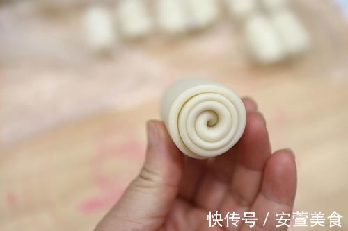 快过年了，教你用1块面做3种酥皮点心，菊花酥桃花酥漂亮又好吃