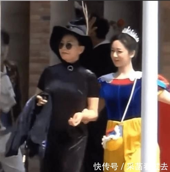 原班人马|蒋欣以“樊胜美”一角录萌探,搂着杨紫有说有笑,有欢乐颂那味了