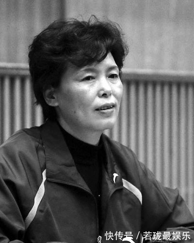 陈招娣将军葬礼:女排五连冠功臣,骨灰里多