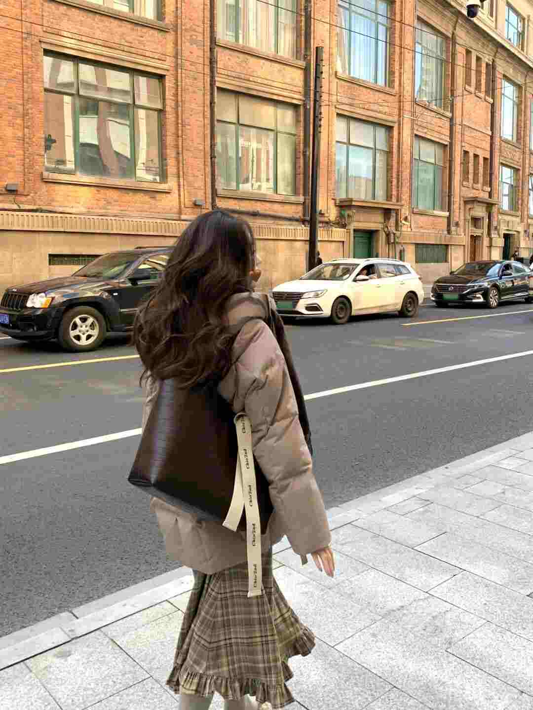 紧身裤 快要下雪的季节,怎么能够有羽绒服缺席呢?