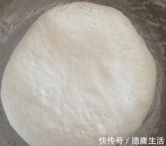 韭菜盒子，最好不要直接开始包，试着这样做，盒子外焦里嫩更好吃