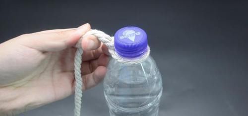 在门后挂一瓶矿泉水,作用真厉害,解决了全家人的困扰,赶紧试试