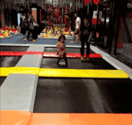 |搞笑GIF:太坑爹了,就这技术还出来赛车...