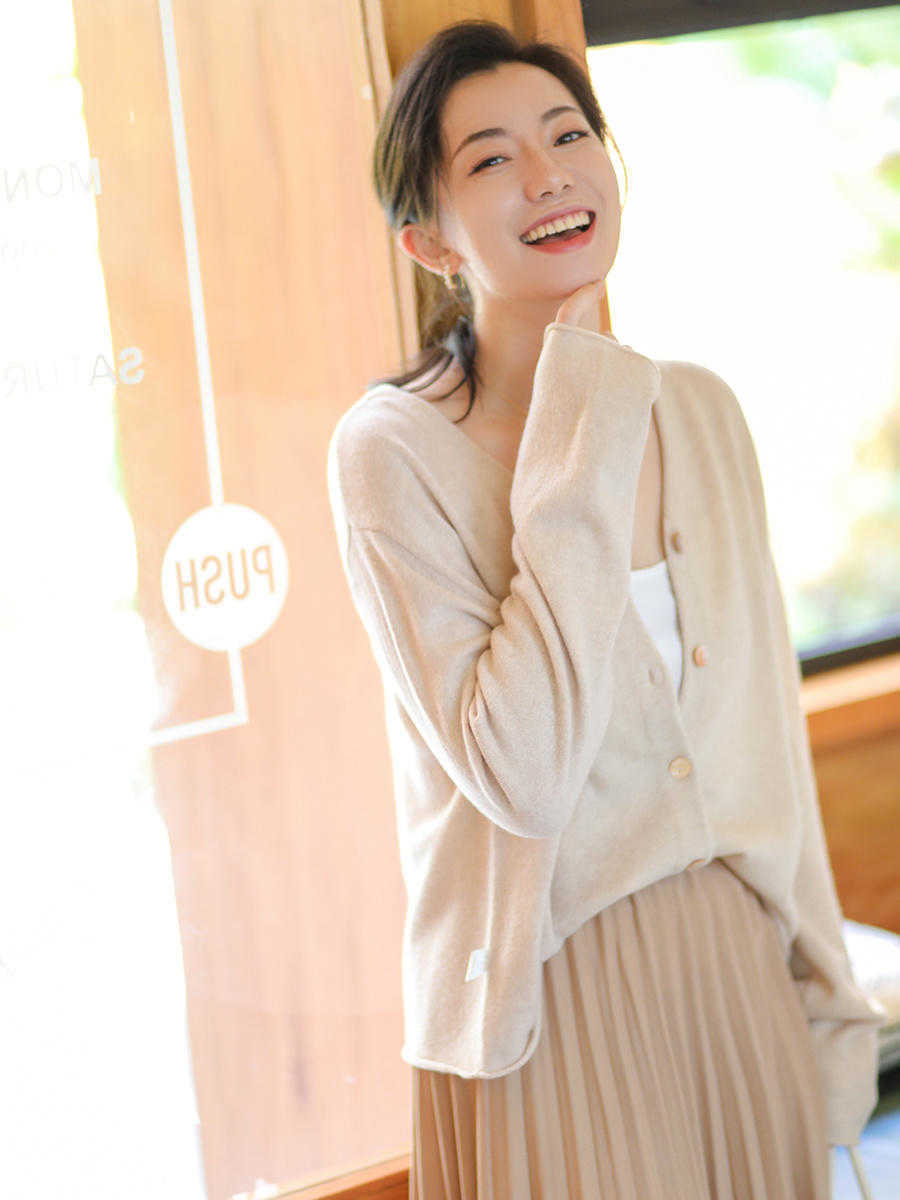 搭配|秋天适合针织衫和裙子,穿出照样美出众