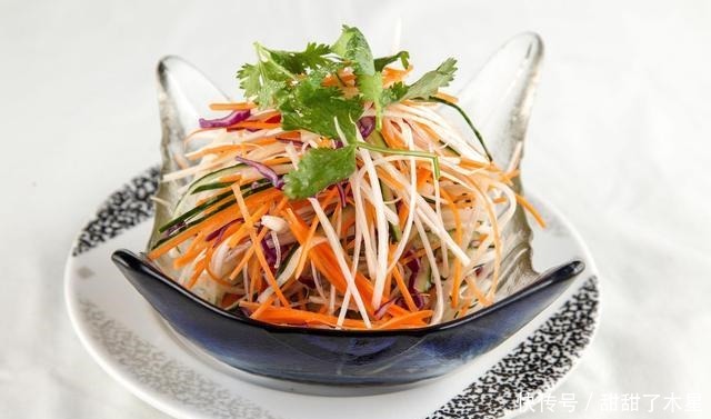 胡萝卜、白萝卜、大葱这样做,让你筷子停不下来