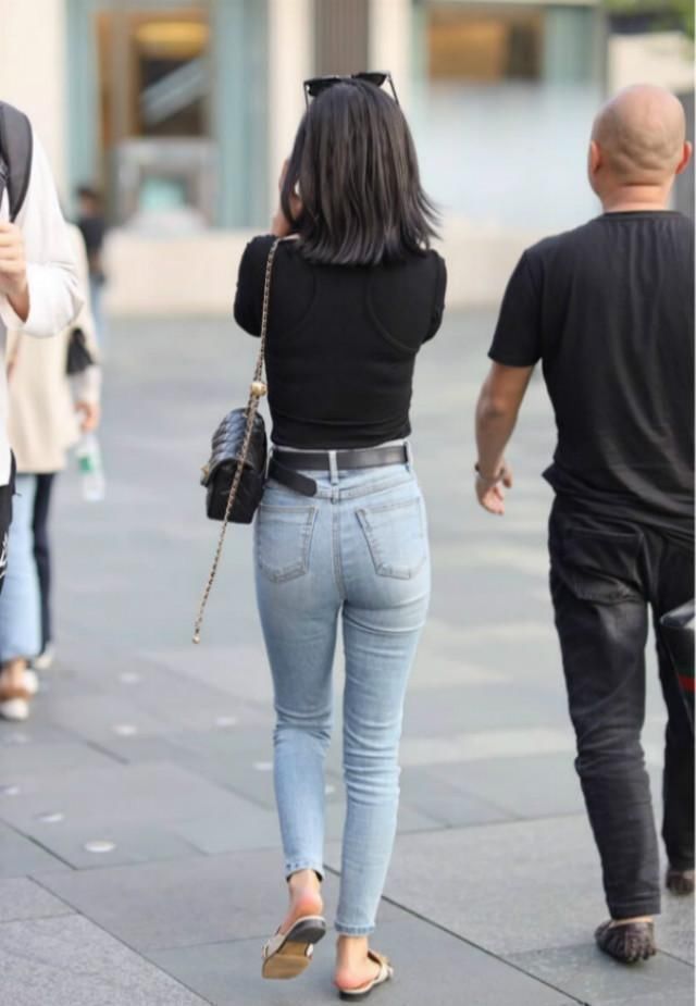 柔美的打底裤时尚美观，简单而时尚的美感，时髦显高