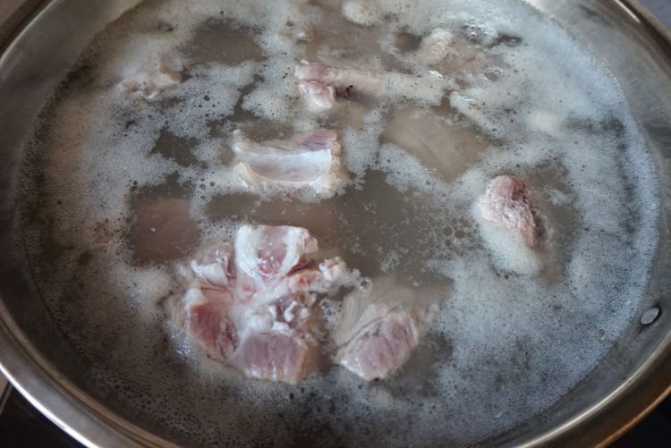 秋季的花样美食，家常豆角排骨饭，饭菜一锅出，省时省力