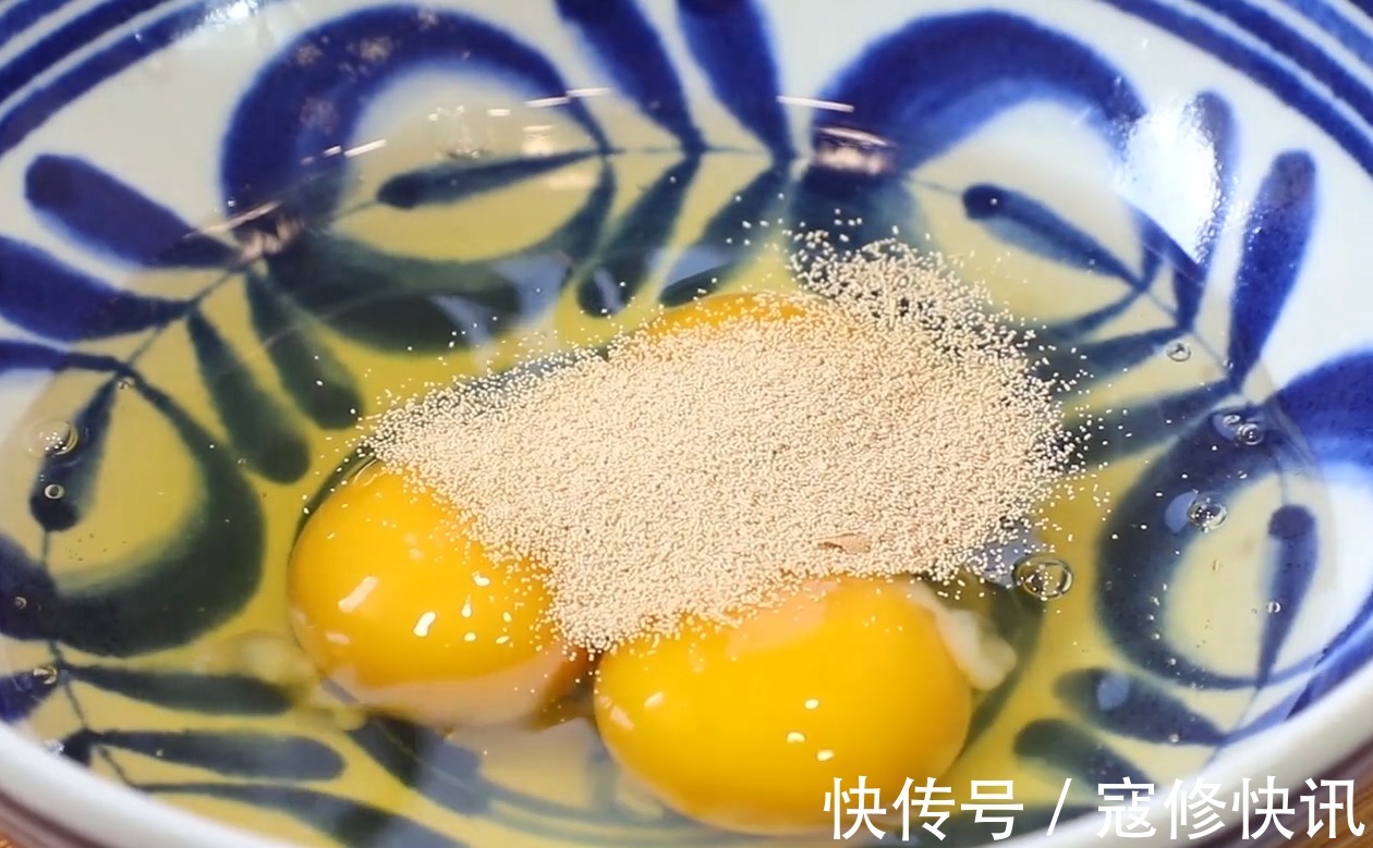 玉米面|玉米面最好吃的做法，全程手不沾面，筷子一搅就搞定，又香又软