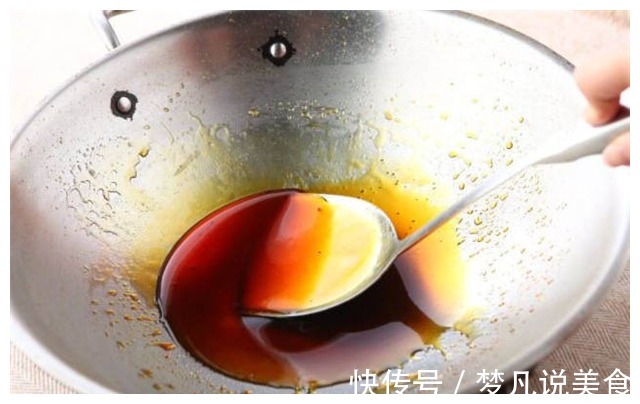 十分正宗的糖醋排骨做法，仅用糖和醋来调味，做出来色泽鲜红入味