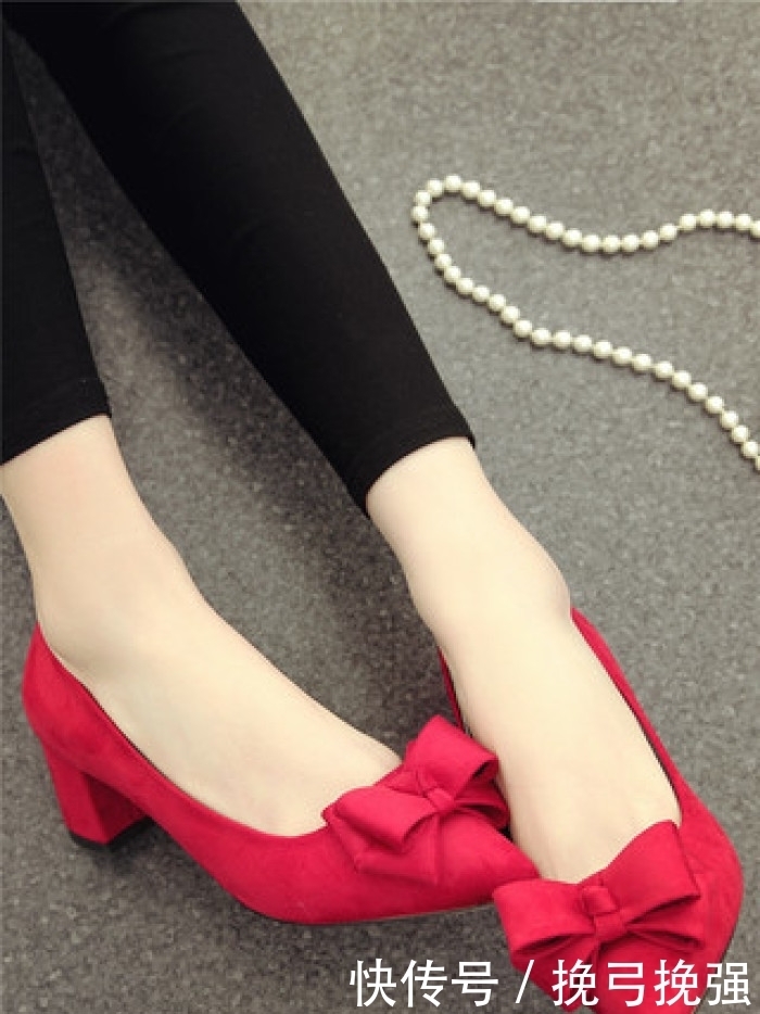 提升女人气质的最快途径:穿上别致时尚高跟鞋,走出你的风采!