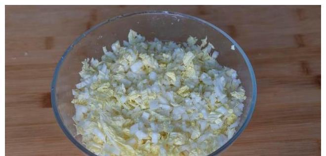 猪肉大葱包|猪肉大葱包好吃有秘诀，教你调馅小技巧，馅香汁浓，吃5个不解馋