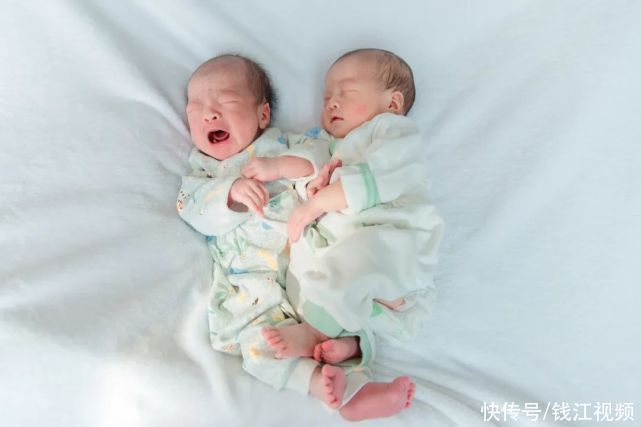 台州二胎妈妈再怀龙凤胎，32周左右宝宝就在肚子里“作”
