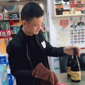 |搞笑GIF:大学宿舍的KTV包间