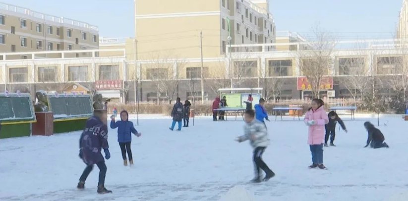 阿右旗：瑞雪临小镇雪景分外美