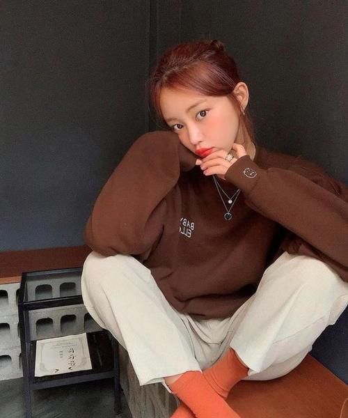 卫衣 + 靴子,毛衣 + 阔腿裤,这20套早春穿搭,好看极了