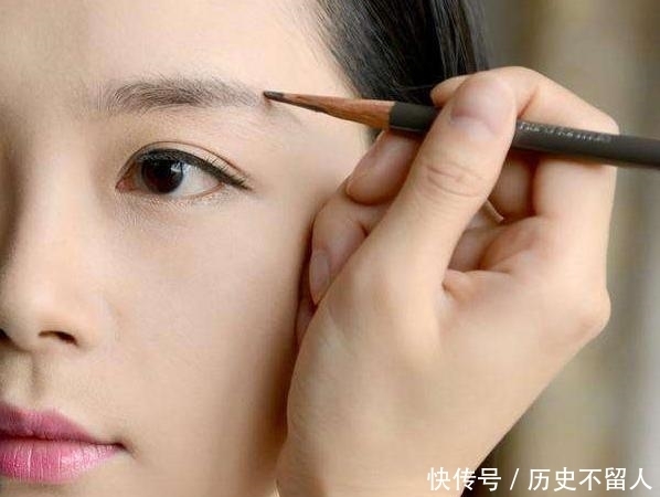 女人再忙也要记住:出门尽量化淡妆,教你正确顺序,简单还漂亮