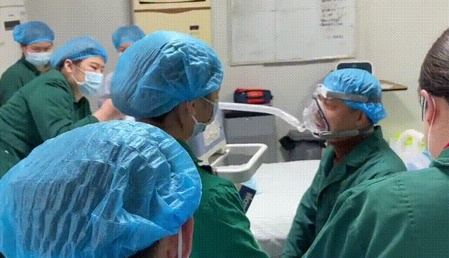  难受|ICU护士体验插管：终于知道病人有多难受了