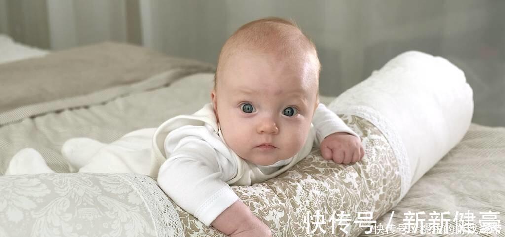 辅食|4~5个月宝宝养育得好不好?这5项智能发育过关,娃健康又聪明