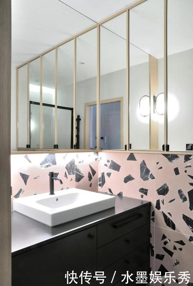 玄关|大龄姑娘买下33㎡小宅,全屋极简装修,卧室抬高45㎝,好舒适