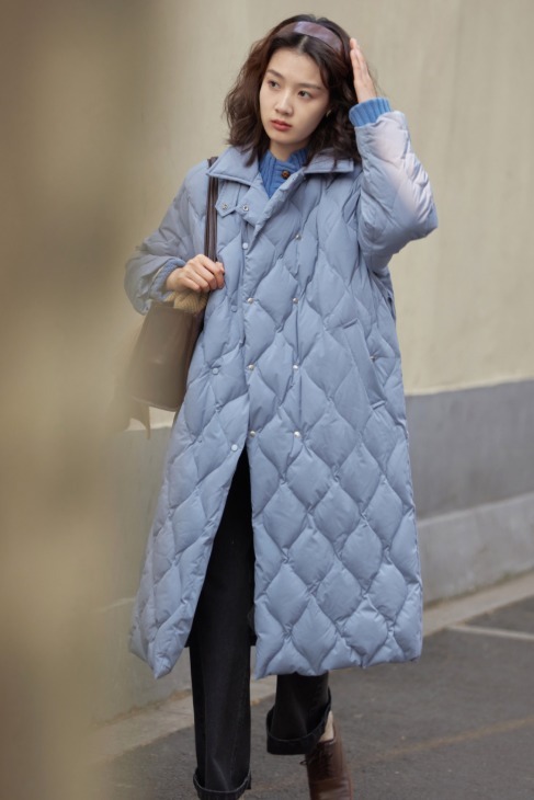 小姐姐|这才是潮人该有的穿搭,四种“亮色”羽绒服让你气质倍增,超洋气