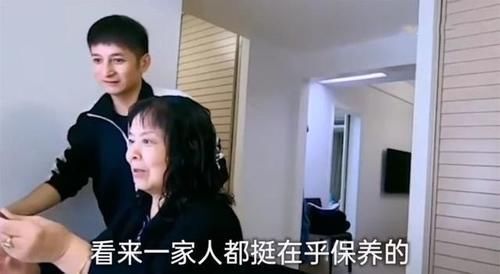 李维嘉节目中晒出豪宅,全屋都是大白墙,灯光的运用堪称装修典范