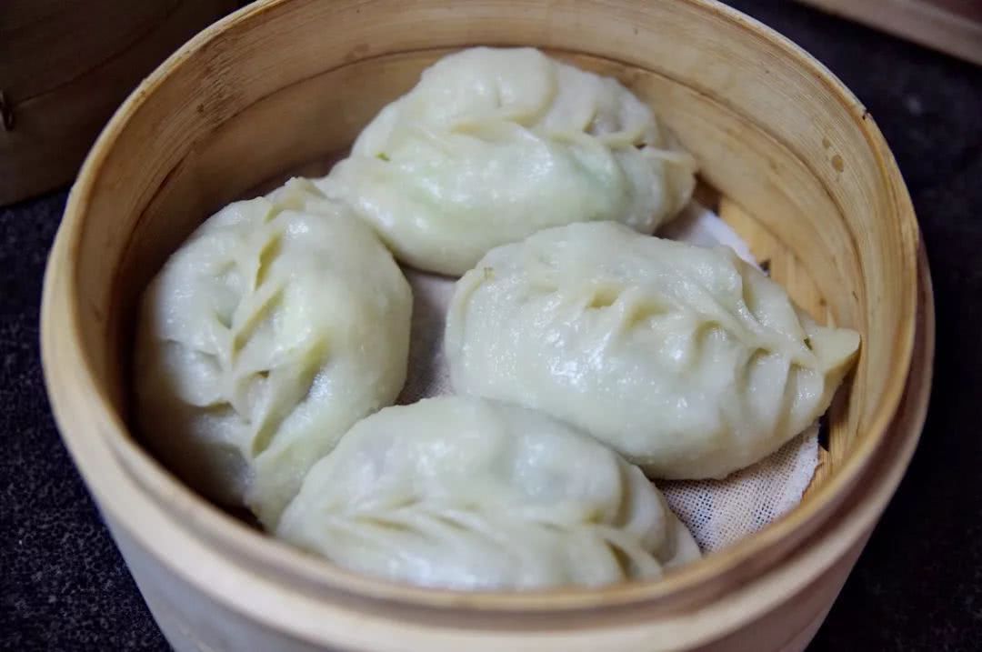 只有山东人这样蒸包子,大块白菜大块肉,吃起来爽快又清新