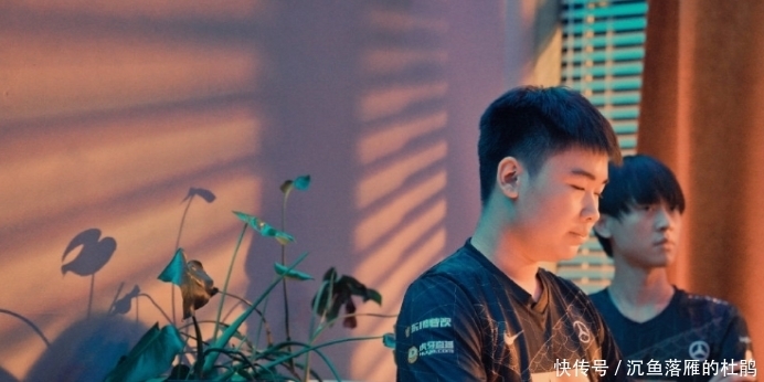 苏小落|LOL《吐槽大会》来袭,苏小落调侃宝蓝遭爆破,还是需要向G2学习