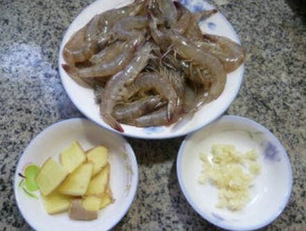 白水煮虾，放食盐还是白醋？大厨：都不对，这样做虾肉鲜嫩无腥味