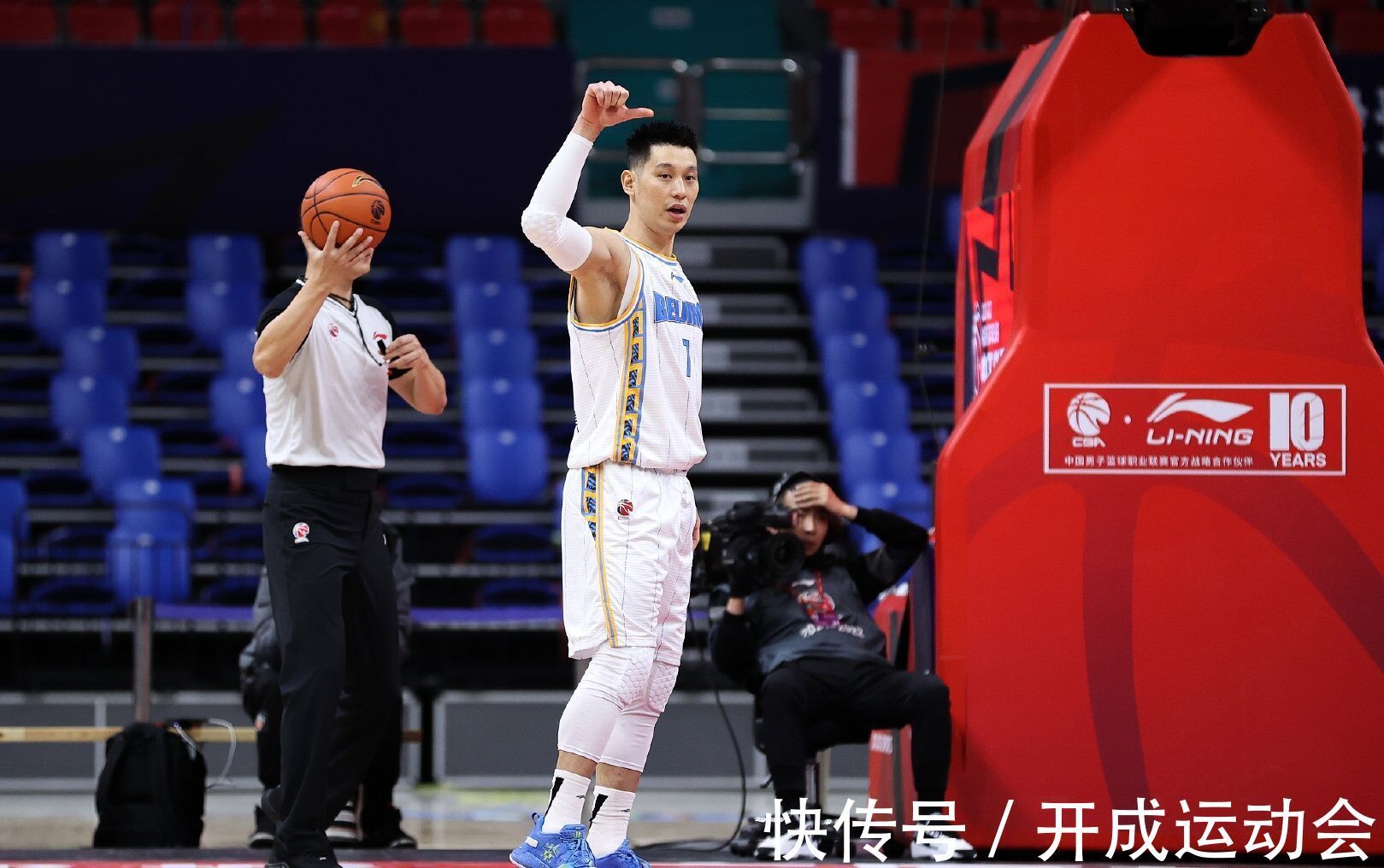 浙江广厦|林书豪场均3次失误,1300万年薪,球迷请秦晓雯裁掉他,启用布朗